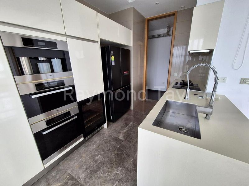 5 Bed Condo for Rent in  Nouvel 18 - Image 15